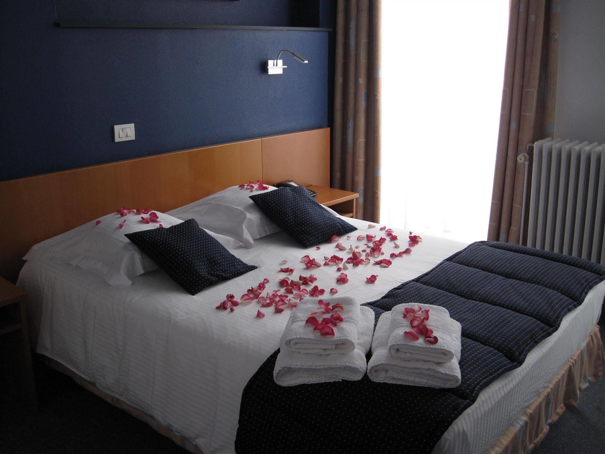 Hotel Le Terminus Монс Экстерьер фото